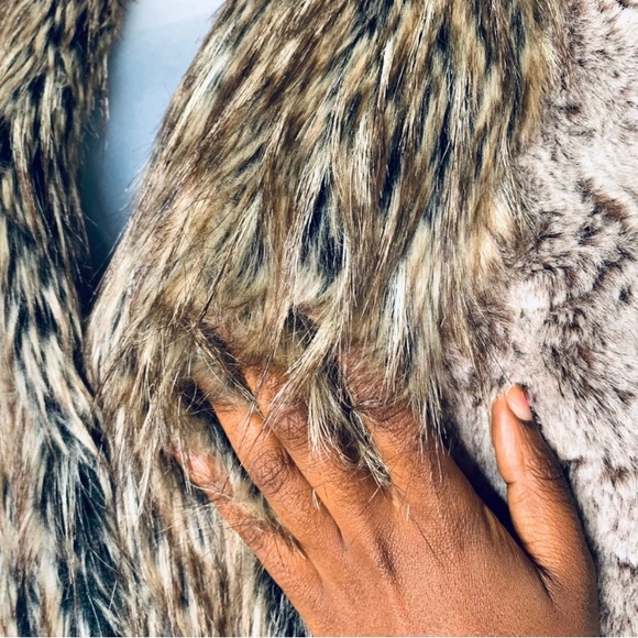 RINASCIMENTO sleeveless long faux fur jacket/vest - Picture 2 of 10